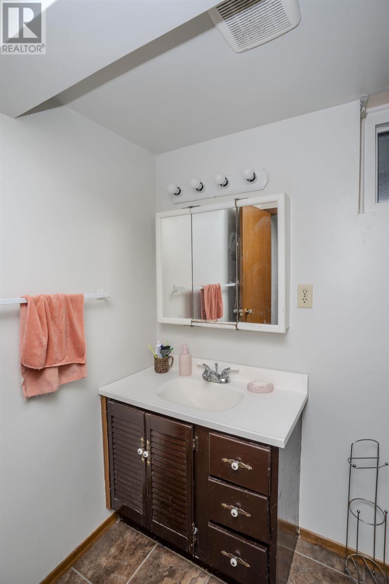 807 Superior Ave, Thunder  Bay, Ontario  P7A 6K3 - Photo 28 - TB253117
