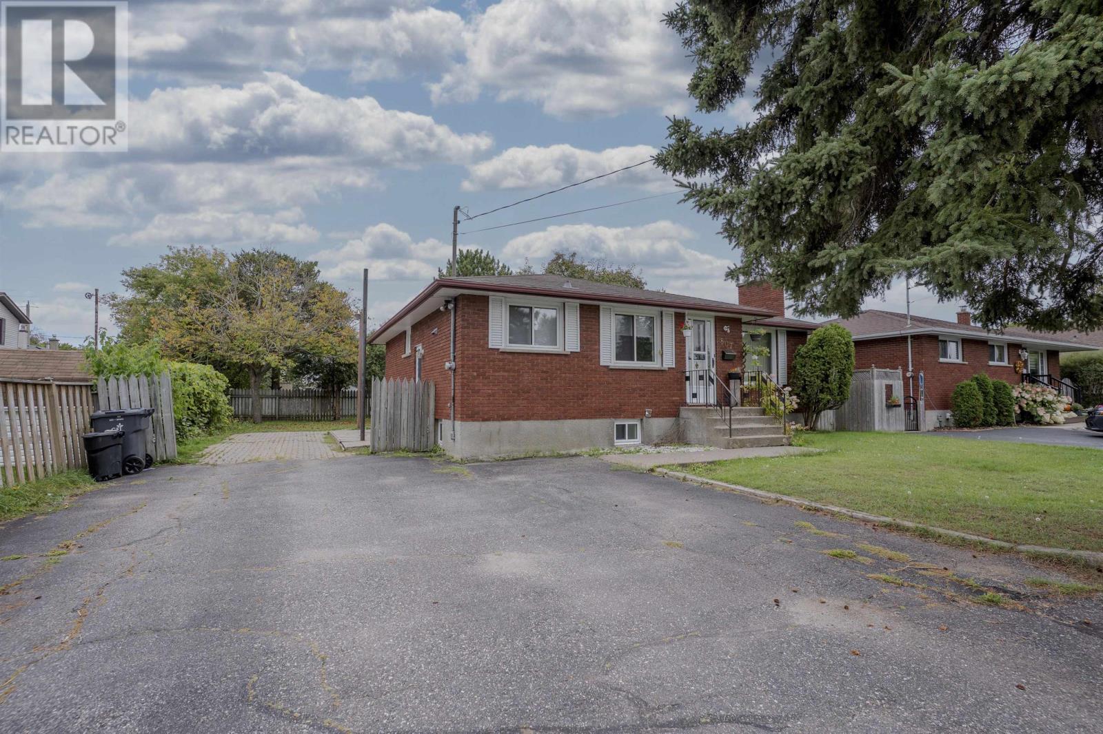 807 Superior Ave, Thunder  Bay, Ontario  P7A 6K3 - Photo 34 - TB253117
