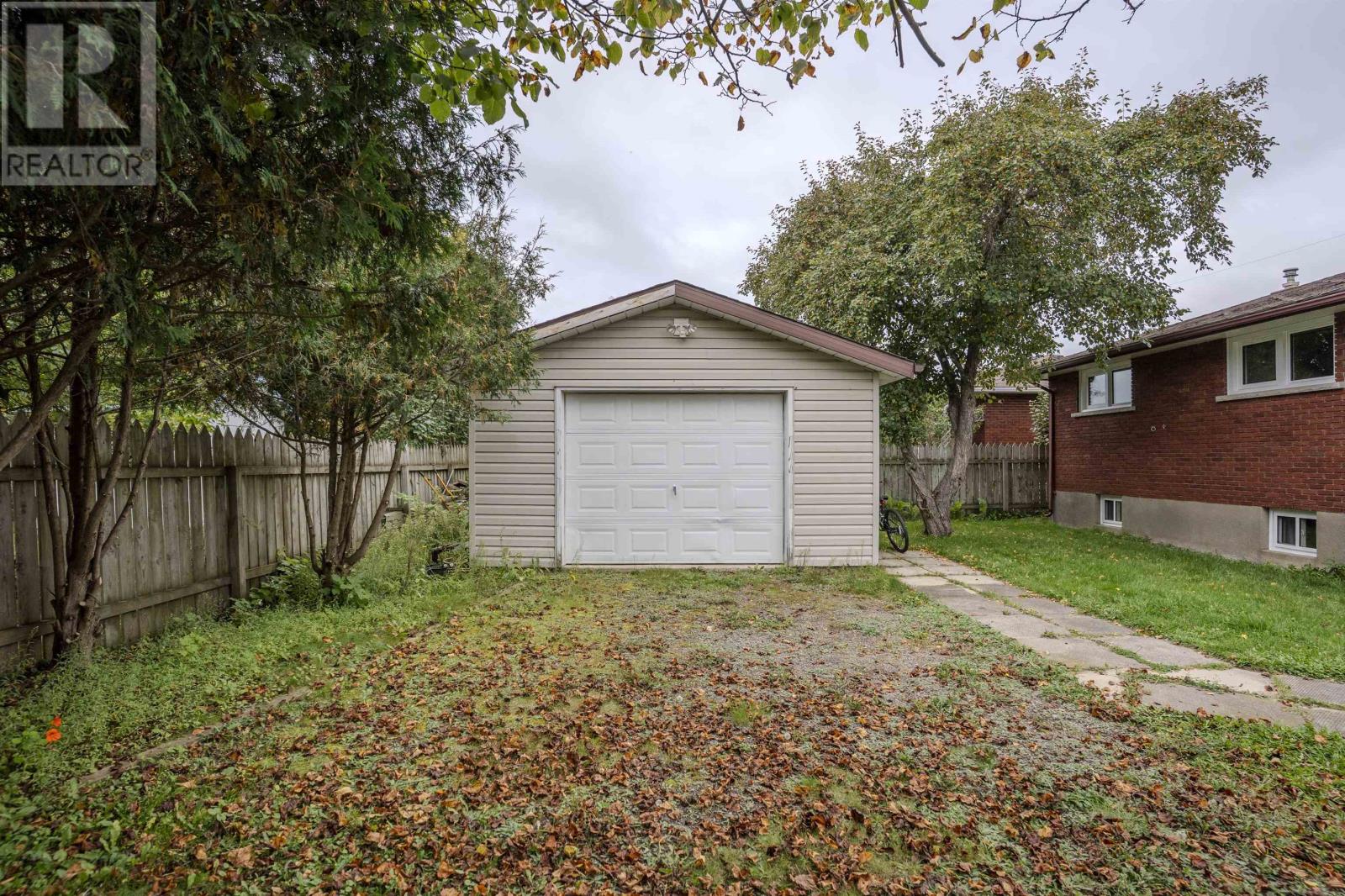 807 Superior Ave, Thunder  Bay, Ontario  P7A 6K3 - Photo 36 - TB253117