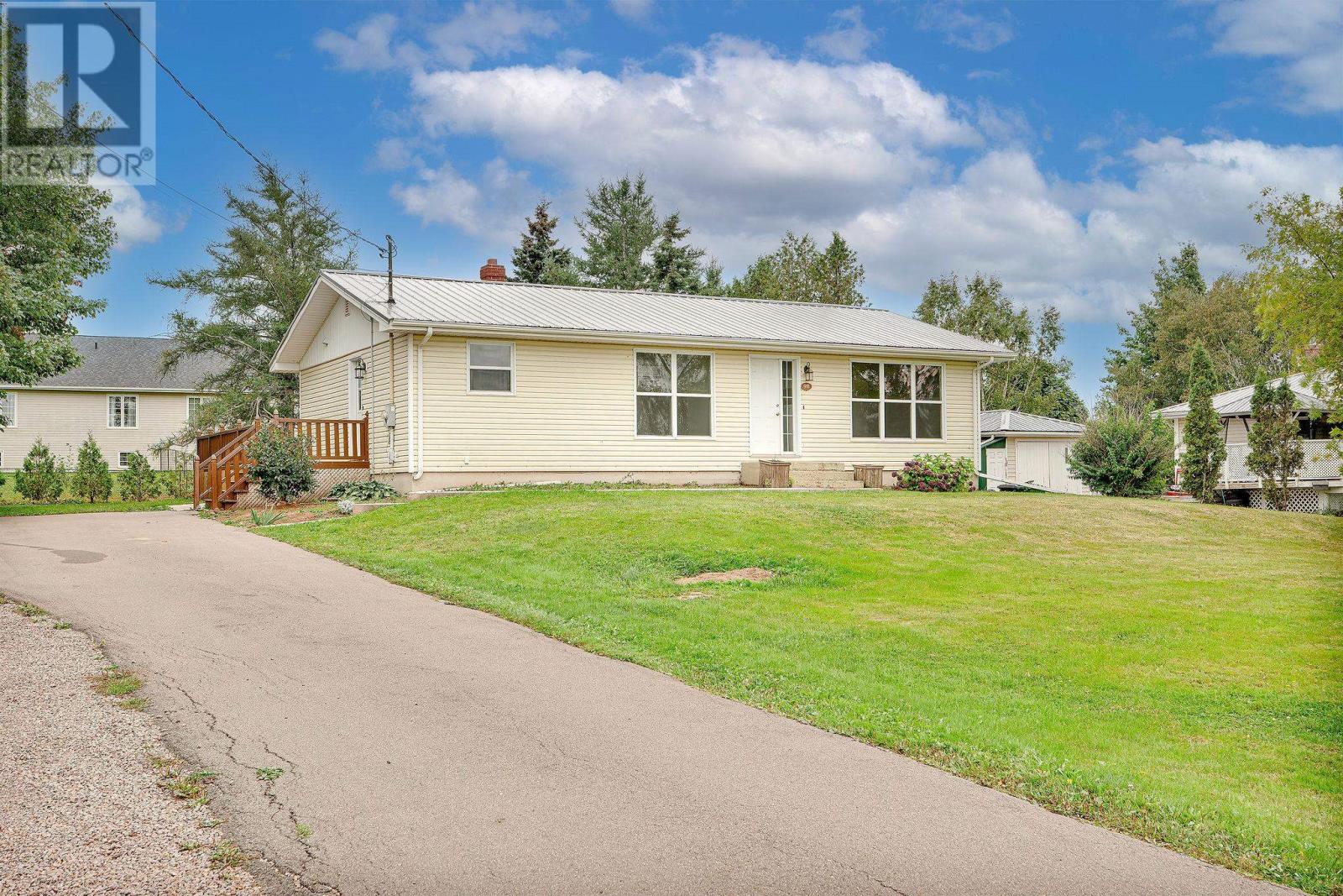 98 Heron Drive, Stratford, Prince Edward Island  C1B 2B9 - Photo 1 - 202525916