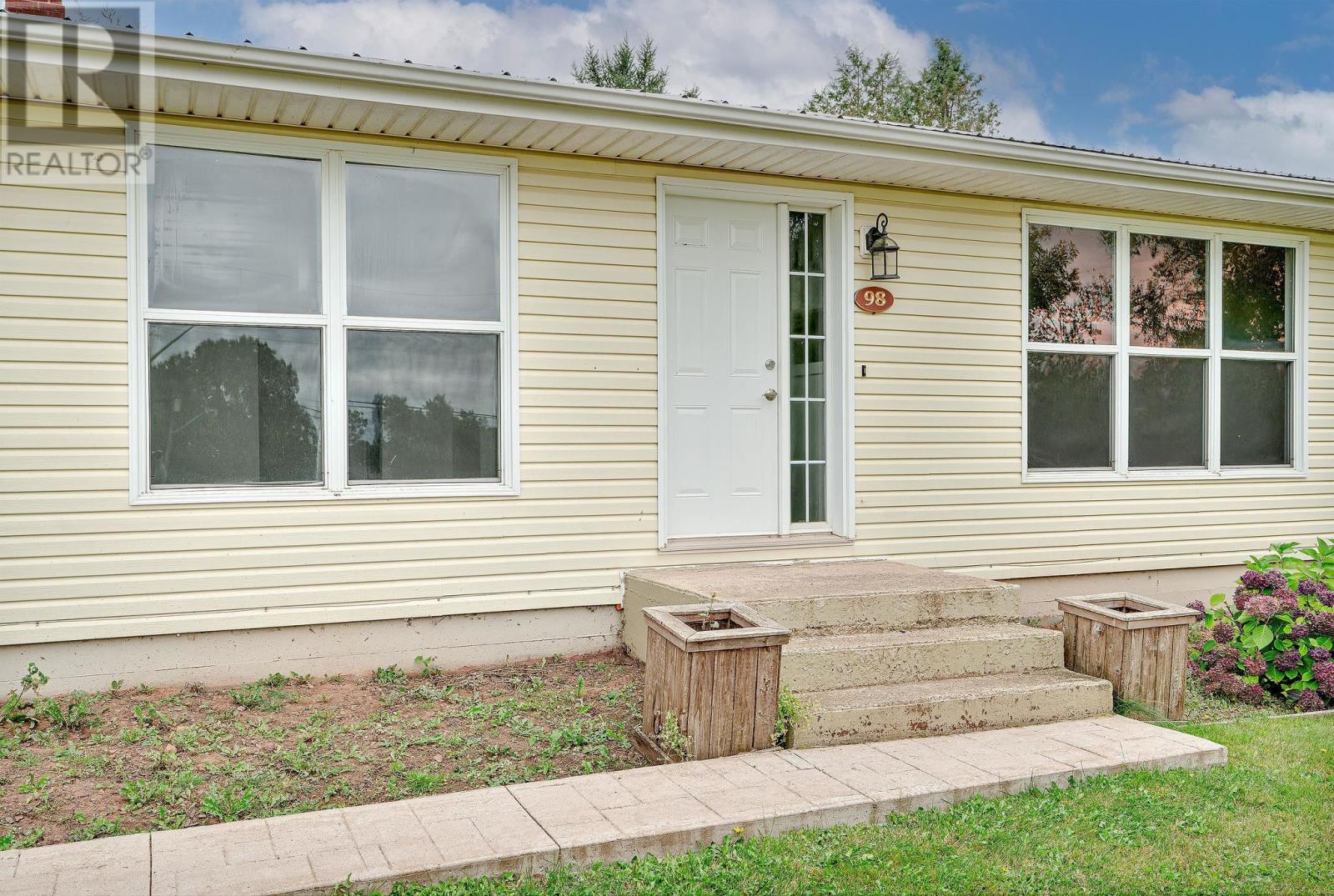 98 Heron Drive, Stratford, Prince Edward Island  C1B 2B9 - Photo 2 - 202525916