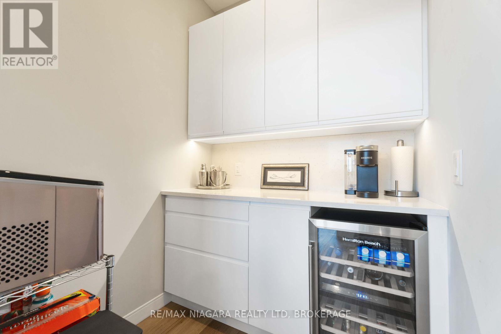 Penthouse Unit 903 - 118 West Street, Port Colborne, Ontario  L3K 4C9 - Photo 14 - X12464781