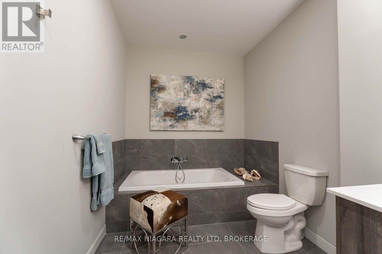Penthouse Unit 903 - 118 West Street, Port Colborne, Ontario  L3K 4C9 - Photo 25 - X12464781
