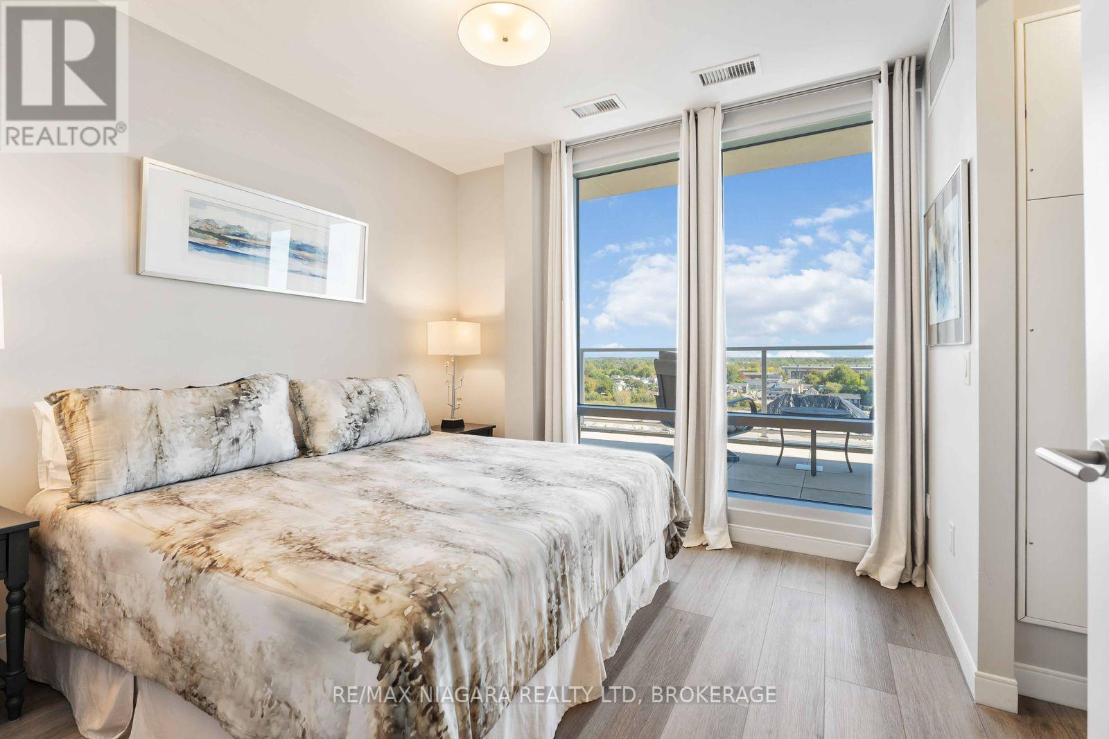 Penthouse Unit 903 - 118 West Street, Port Colborne, Ontario  L3K 4C9 - Photo 27 - X12464781