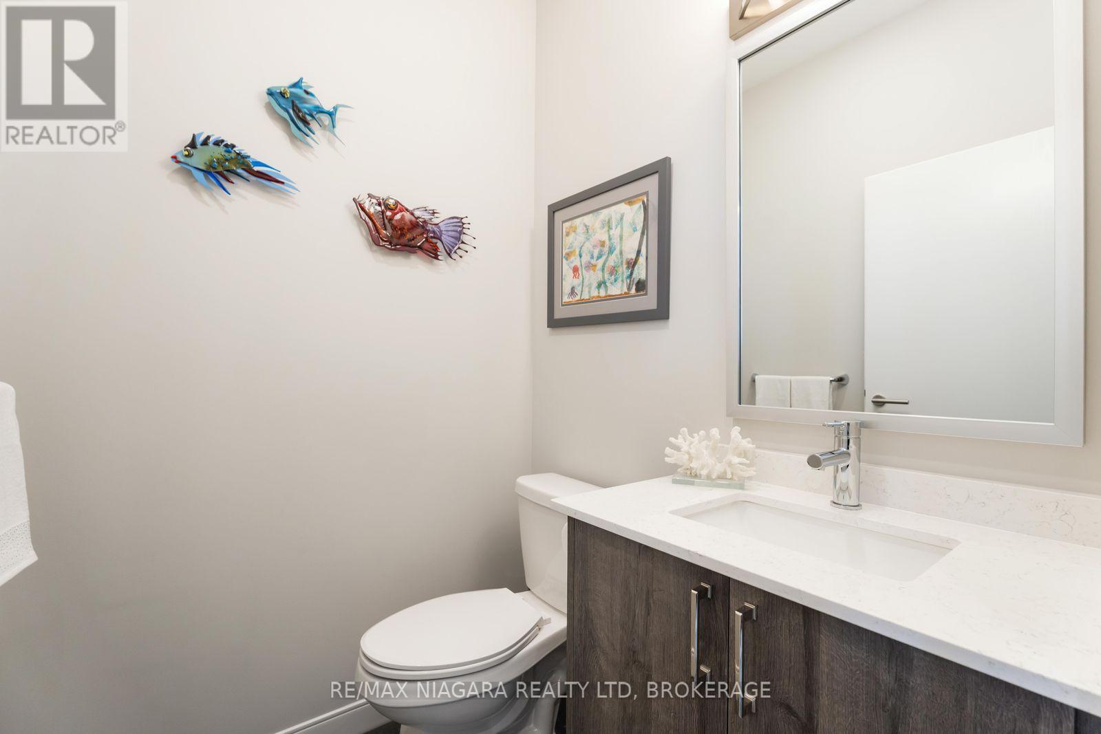Penthouse Unit 903 - 118 West Street, Port Colborne, Ontario  L3K 4C9 - Photo 30 - X12464781