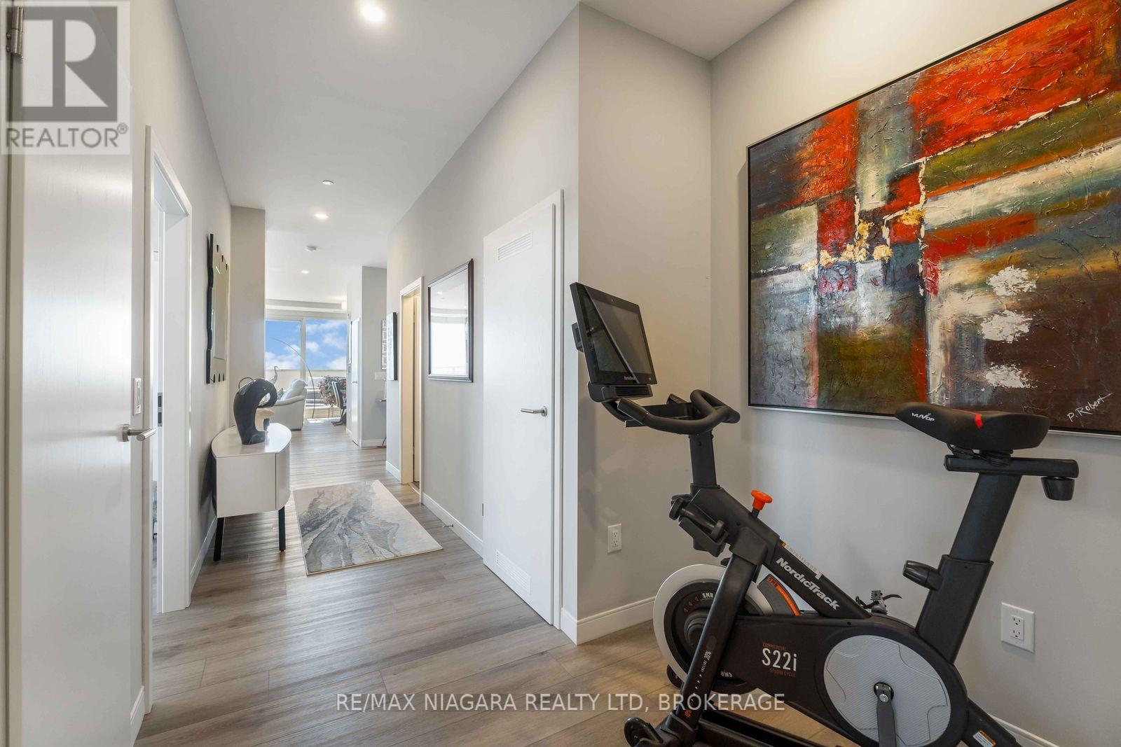 Penthouse Unit 903 - 118 West Street, Port Colborne, Ontario  L3K 4C9 - Photo 31 - X12464781