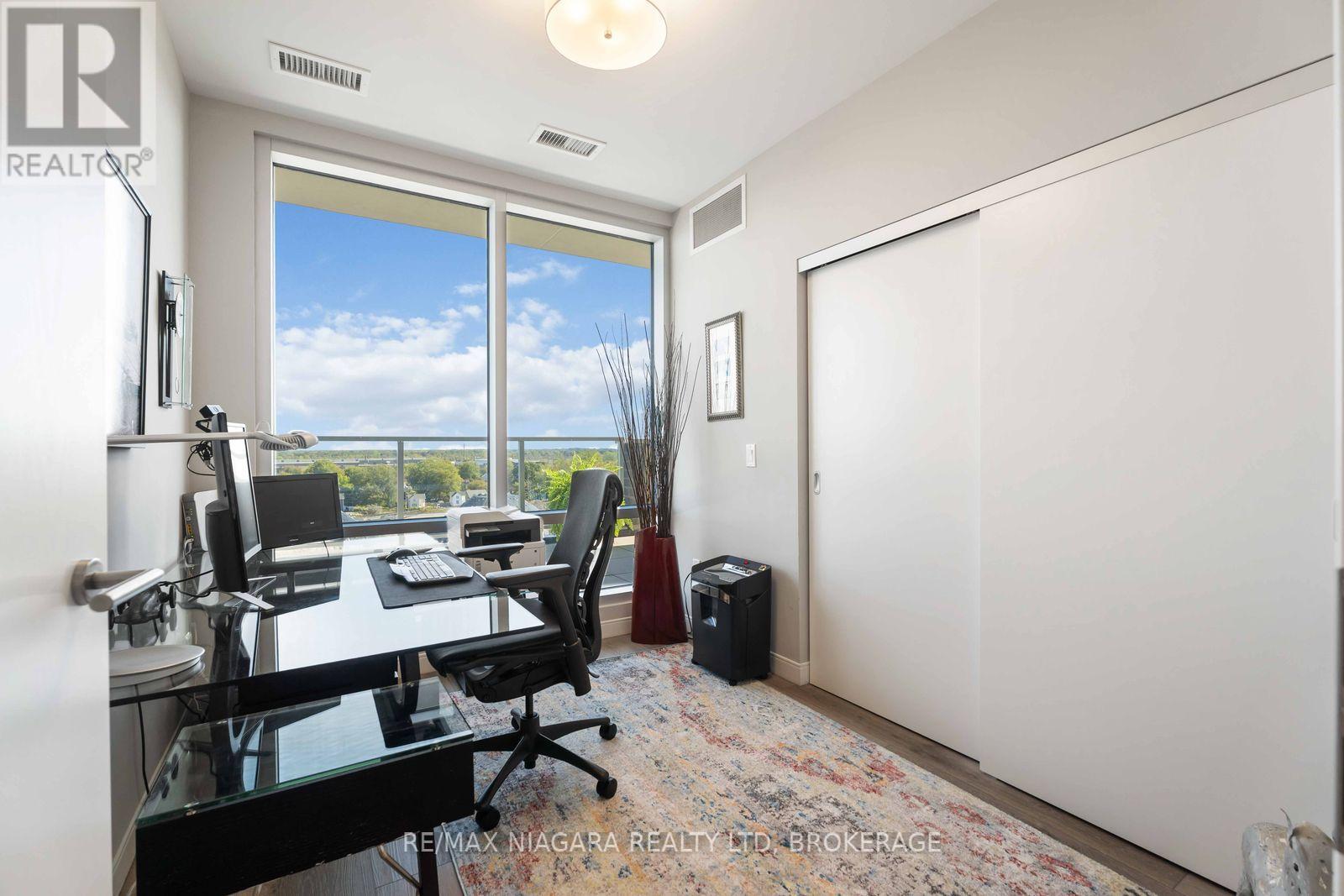 Penthouse Unit 903 - 118 West Street, Port Colborne, Ontario  L3K 4C9 - Photo 32 - X12464781