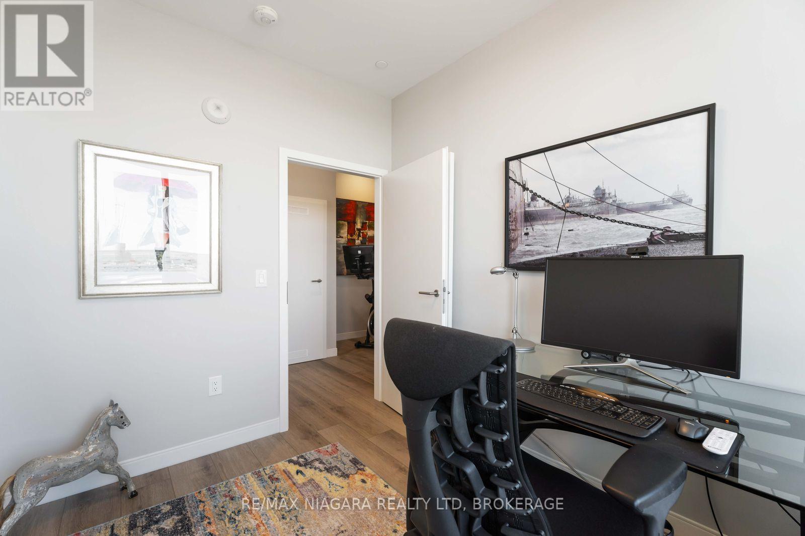 Penthouse Unit 903 - 118 West Street, Port Colborne, Ontario  L3K 4C9 - Photo 33 - X12464781