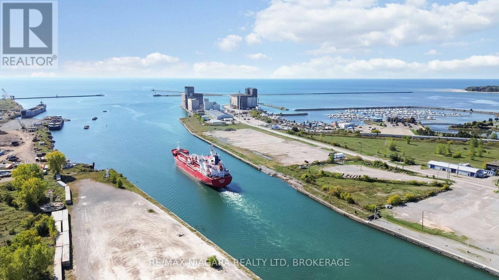 Penthouse Unit 903 - 118 West Street, Port Colborne, Ontario  L3K 4C9 - Photo 43 - X12464781