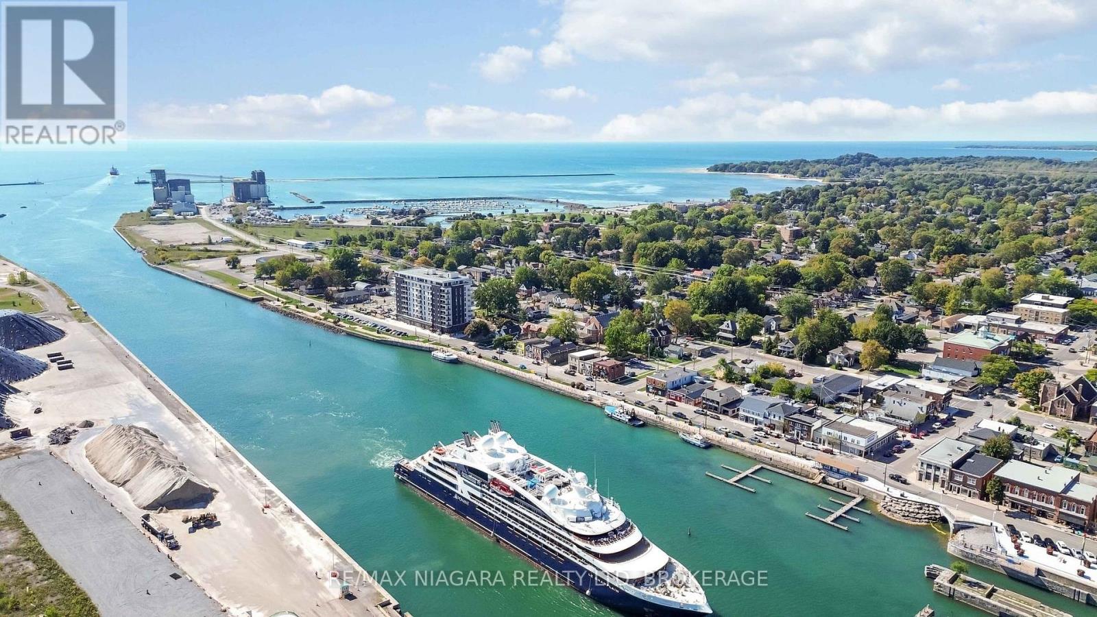 Penthouse Unit 903 - 118 West Street, Port Colborne, Ontario  L3K 4C9 - Photo 45 - X12464781