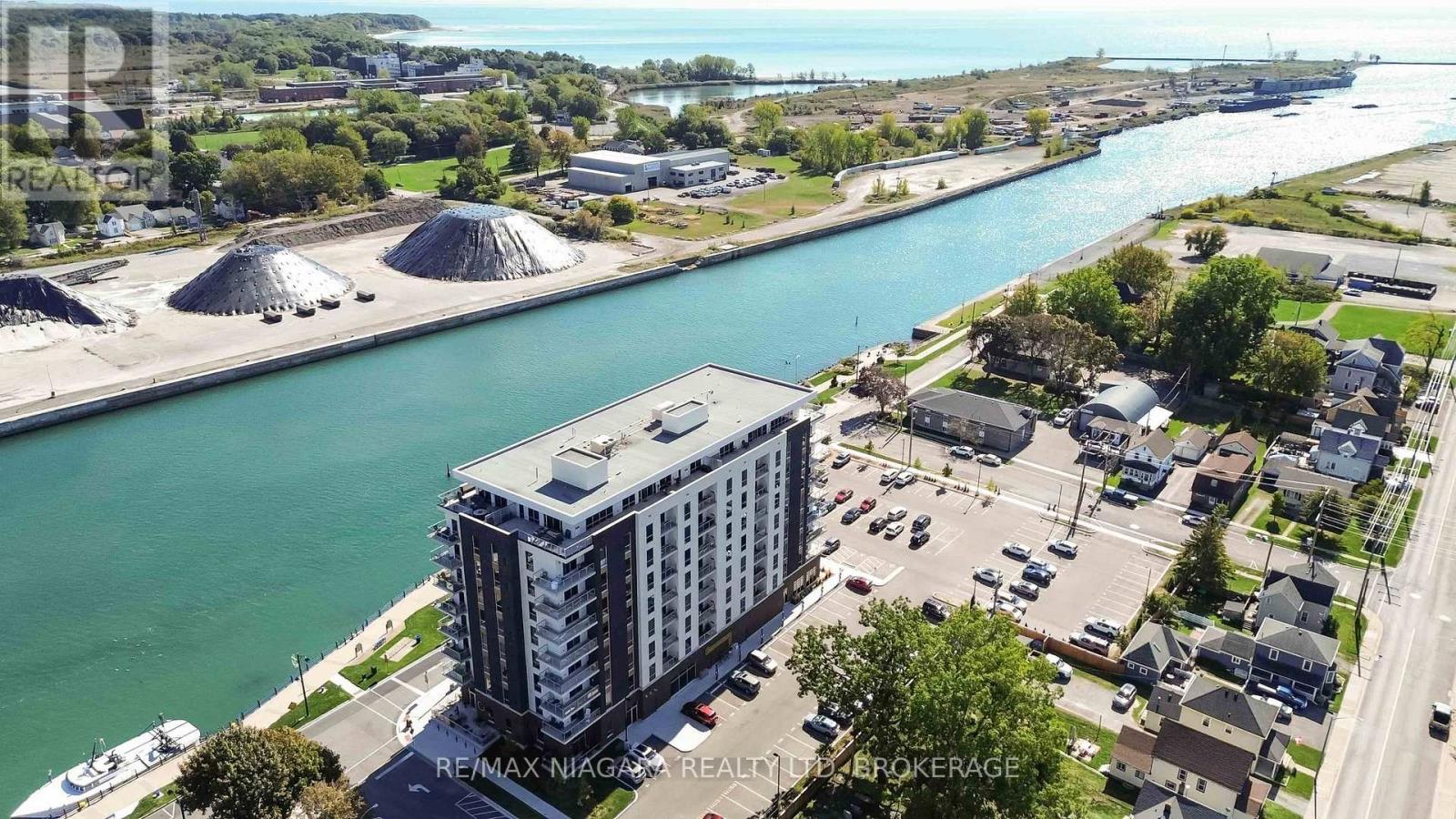 Penthouse Unit 903 - 118 West Street, Port Colborne, Ontario  L3K 4C9 - Photo 46 - X12464781