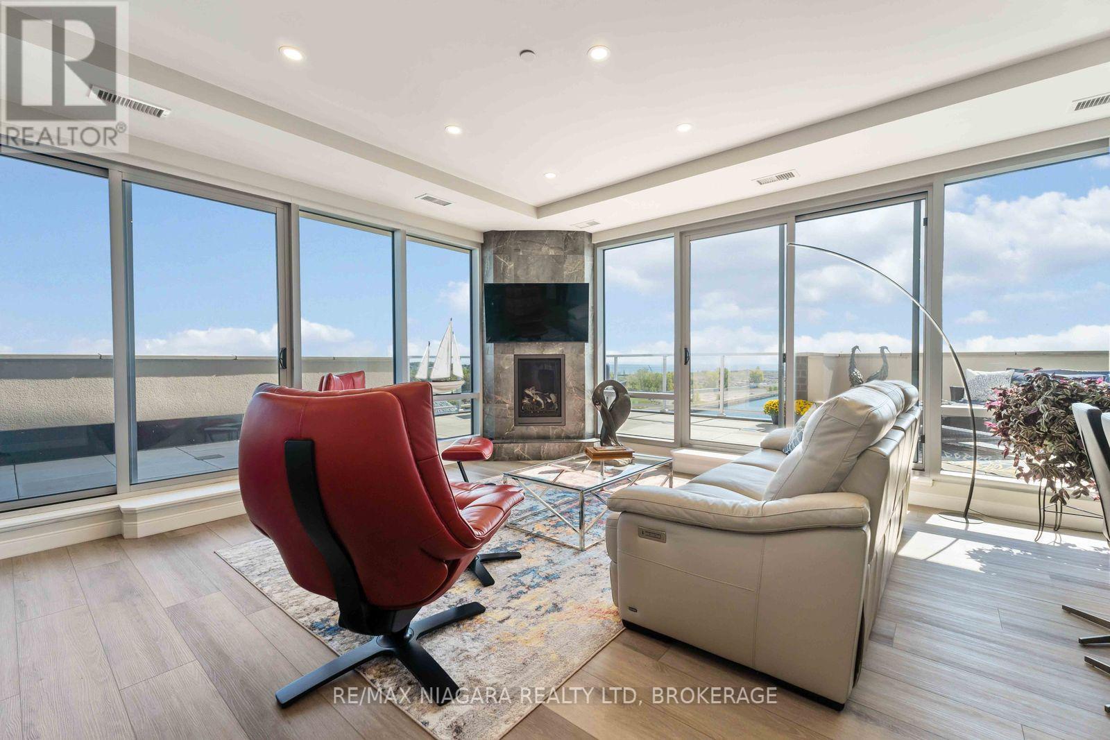 Penthouse Unit 903 - 118 West Street, Port Colborne, Ontario  L3K 4C9 - Photo 5 - X12464781