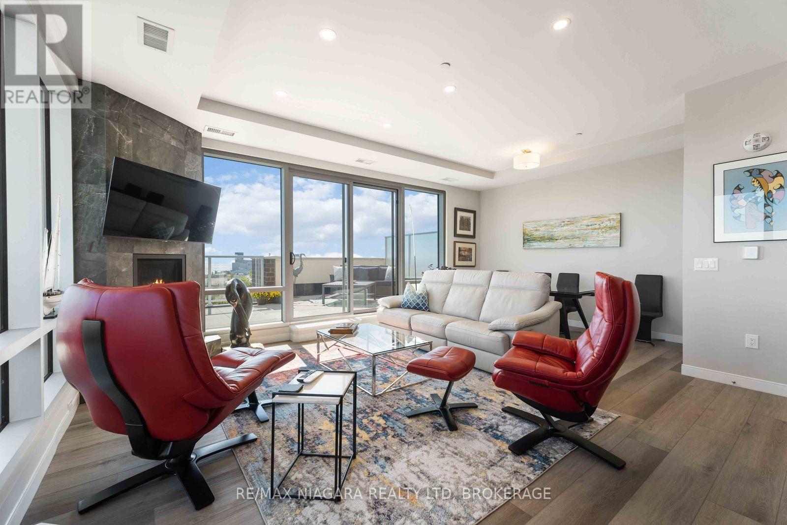 Penthouse Unit 903 - 118 West Street, Port Colborne, Ontario  L3K 4C9 - Photo 6 - X12464781