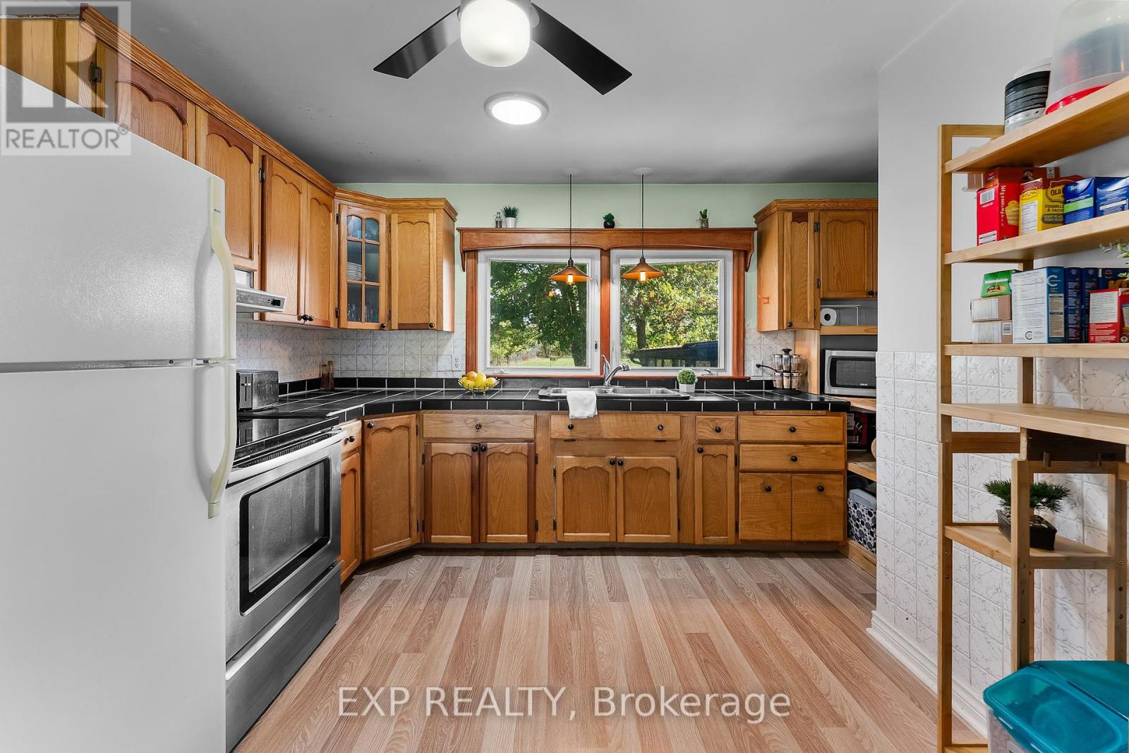 304 Kingsway Street, Welland, Ontario  L3B 3N9 - Photo 12 - X12464804