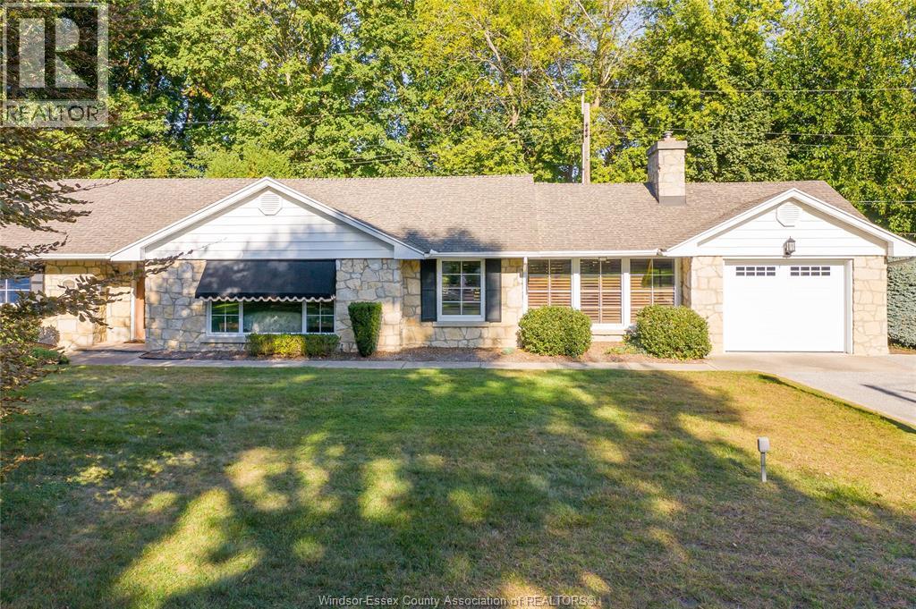 MLS# 25025859: 1506 WHITEWOOD, Kingsville, Canada