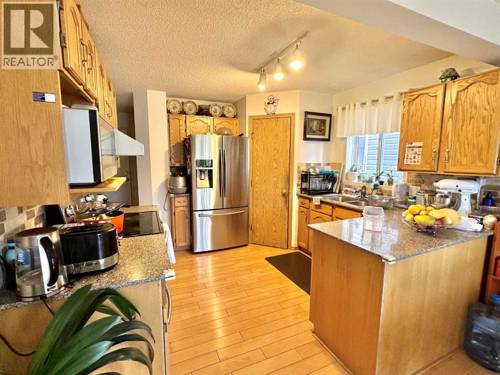 92 Somerset Drive Sw, Calgary, Alberta  T2Y 3C3 - Photo 5 - A2263183