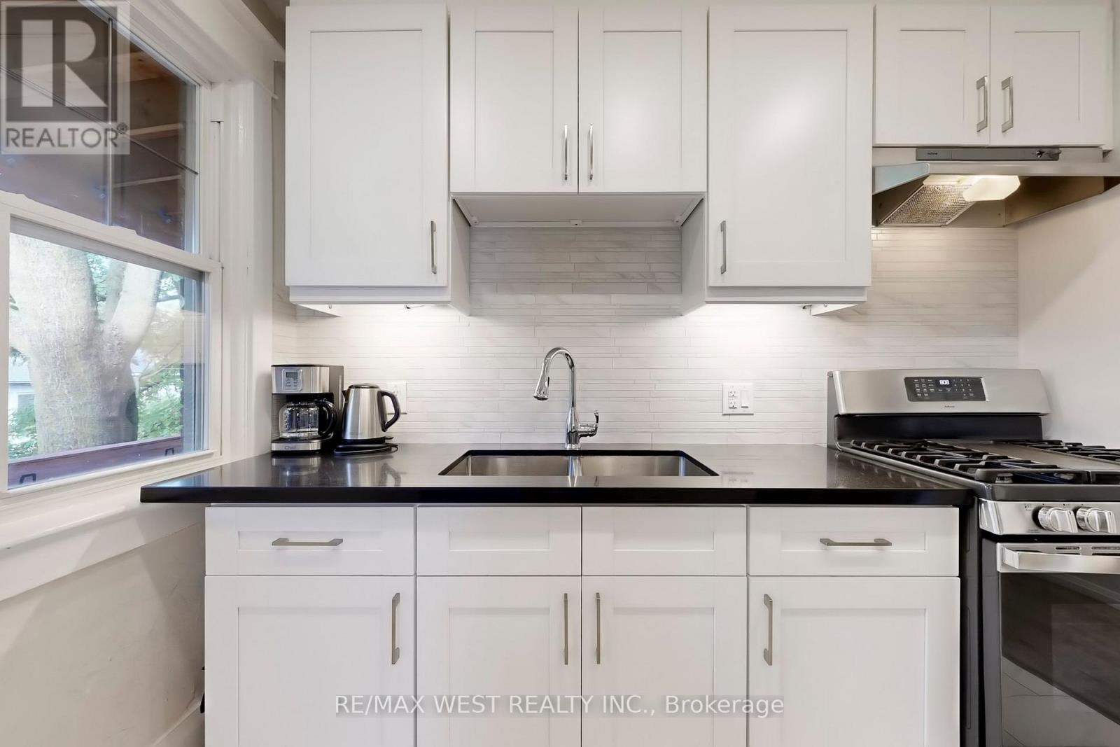 Building 1 Unit 5 - 9 Humewood Court, Toronto, Ontario  M6C 1C9 - Photo 19 - C12464786