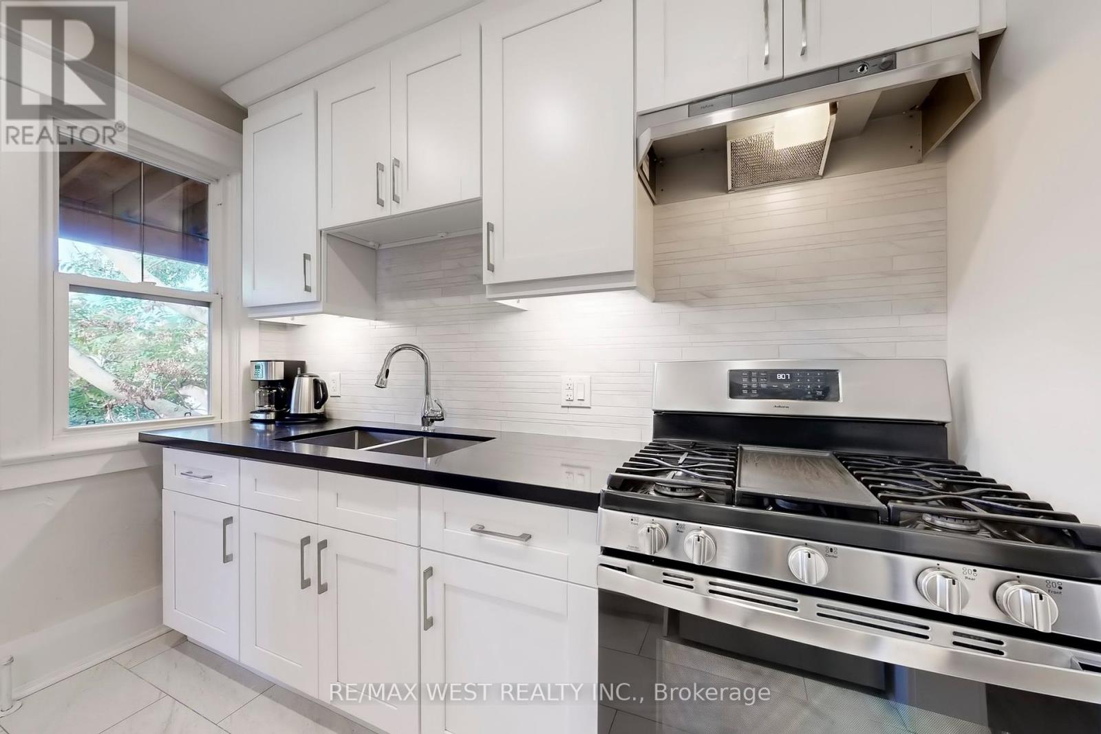 Building 1 Unit 5 - 9 Humewood Court, Toronto, Ontario  M6C 1C9 - Photo 21 - C12464786