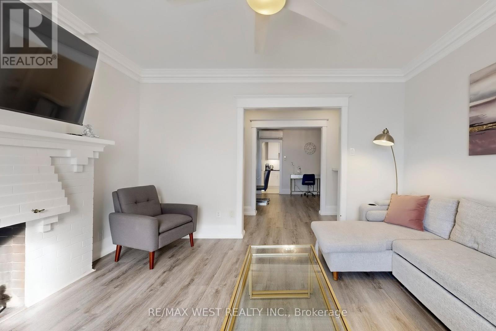 Building 1 Unit 5 - 9 Humewood Court, Toronto, Ontario  M6C 1C9 - Photo 8 - C12464786