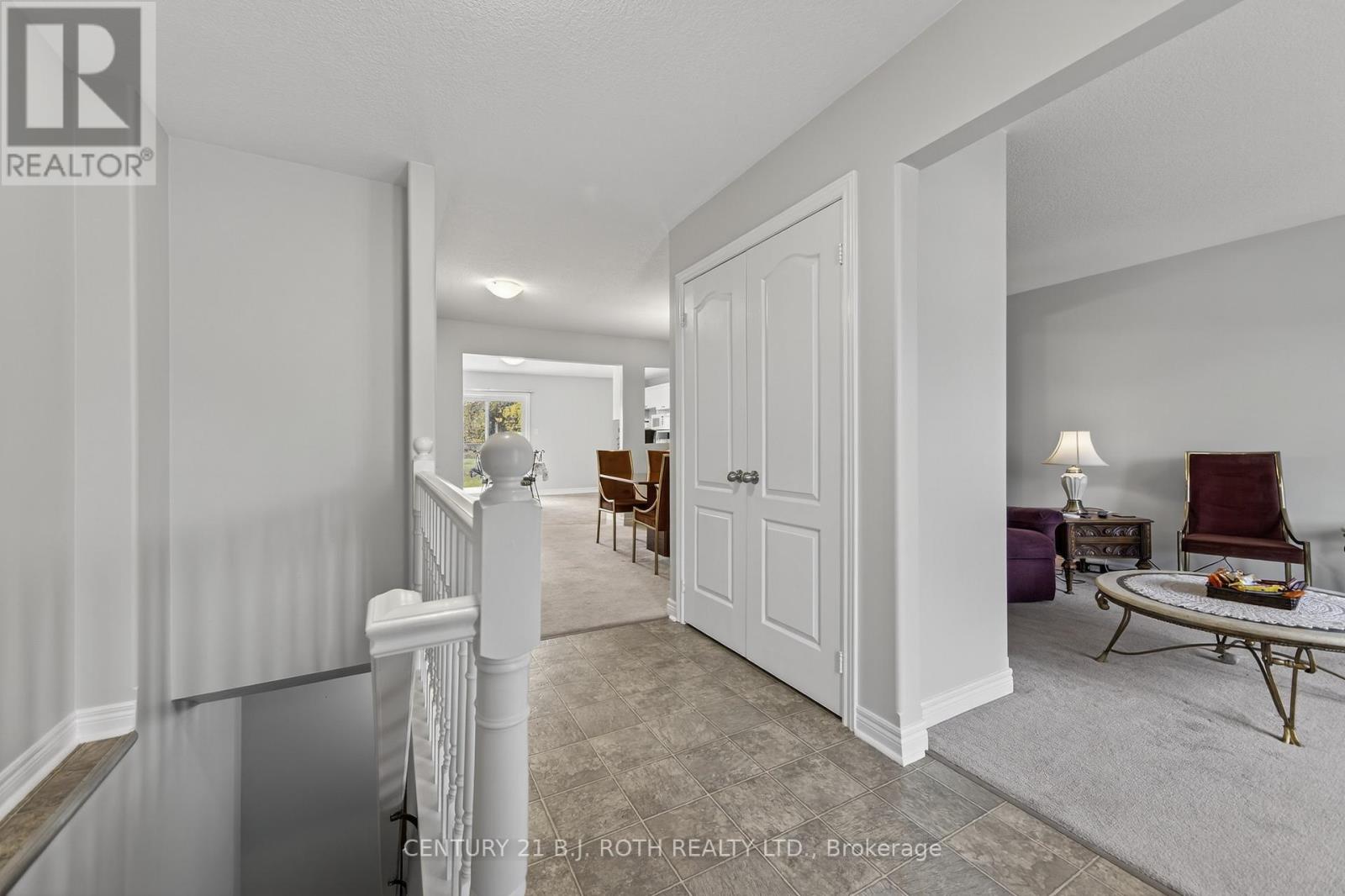 655 Glen Cedar Crescent, Innisfil, Ontario  L9S 2J5 - Photo 10 - N12464785