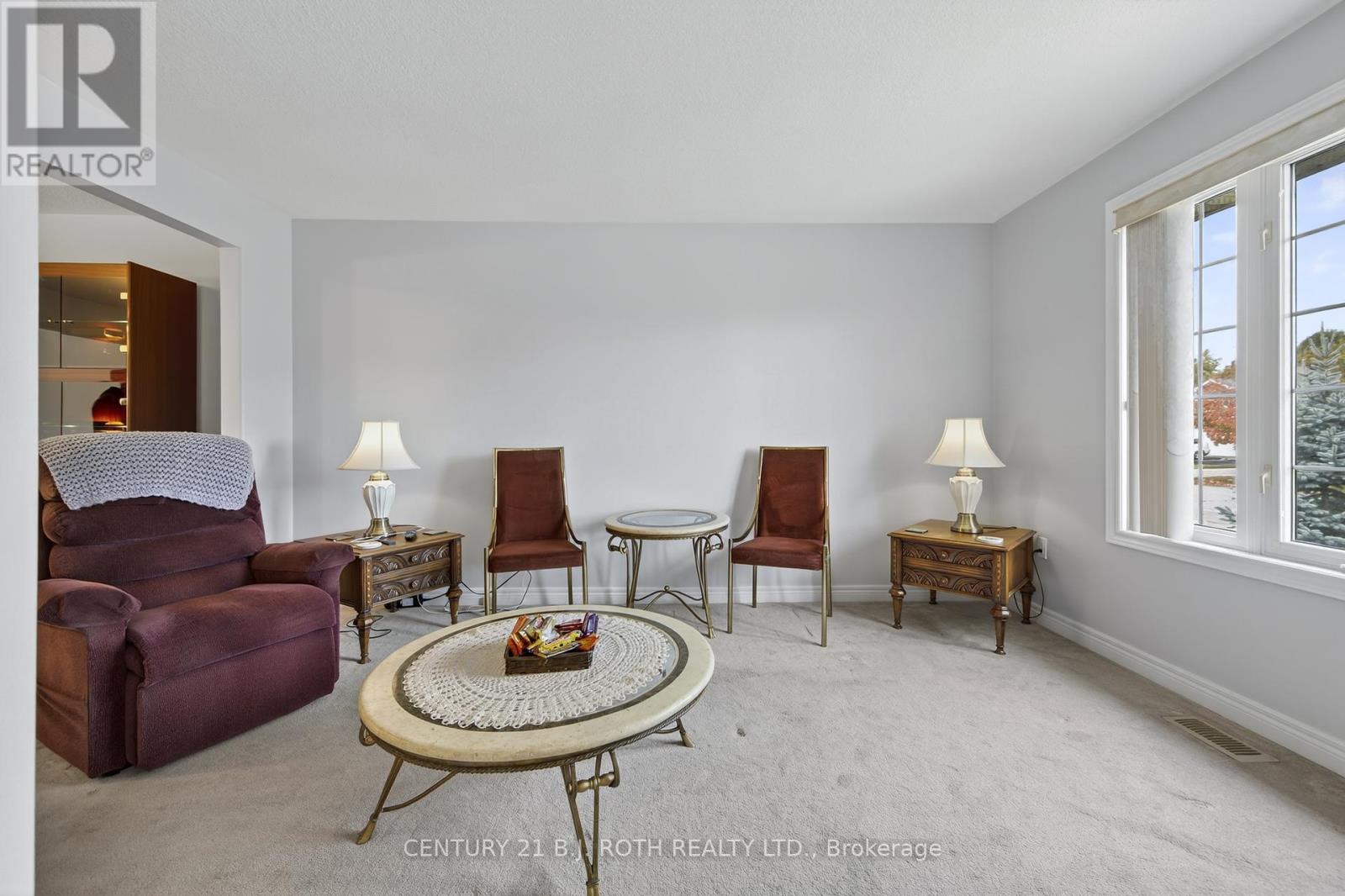 655 Glen Cedar Crescent, Innisfil, Ontario  L9S 2J5 - Photo 11 - N12464785