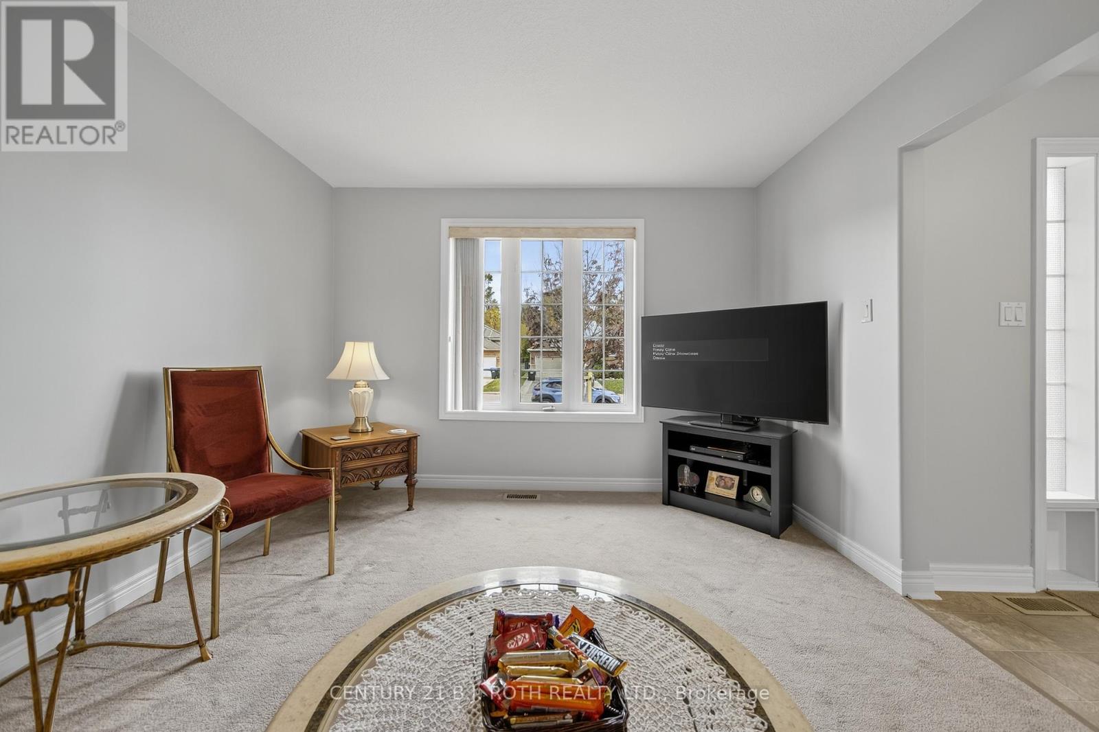 655 Glen Cedar Crescent, Innisfil, Ontario  L9S 2J5 - Photo 13 - N12464785