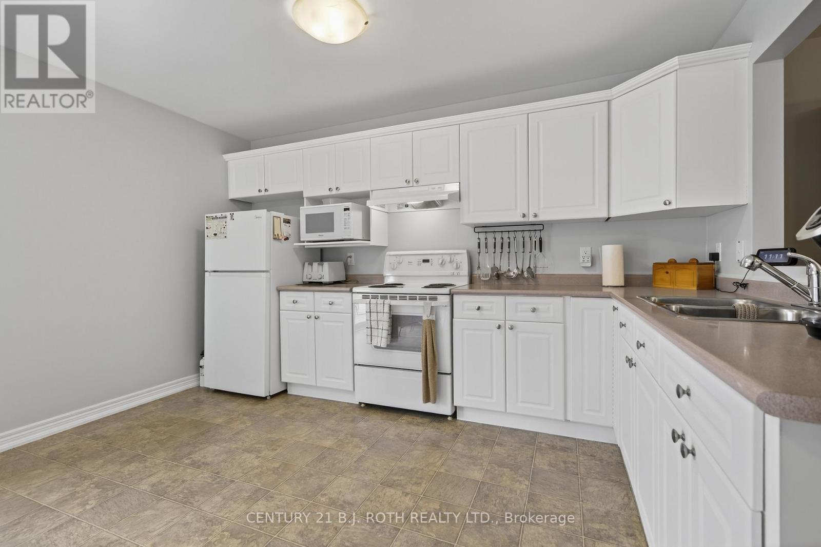 655 Glen Cedar Crescent, Innisfil, Ontario  L9S 2J5 - Photo 18 - N12464785