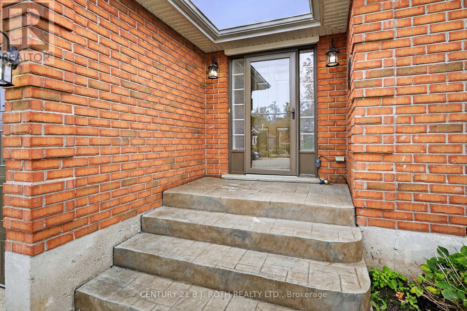 655 Glen Cedar Crescent, Innisfil, Ontario  L9S 2J5 - Photo 2 - N12464785
