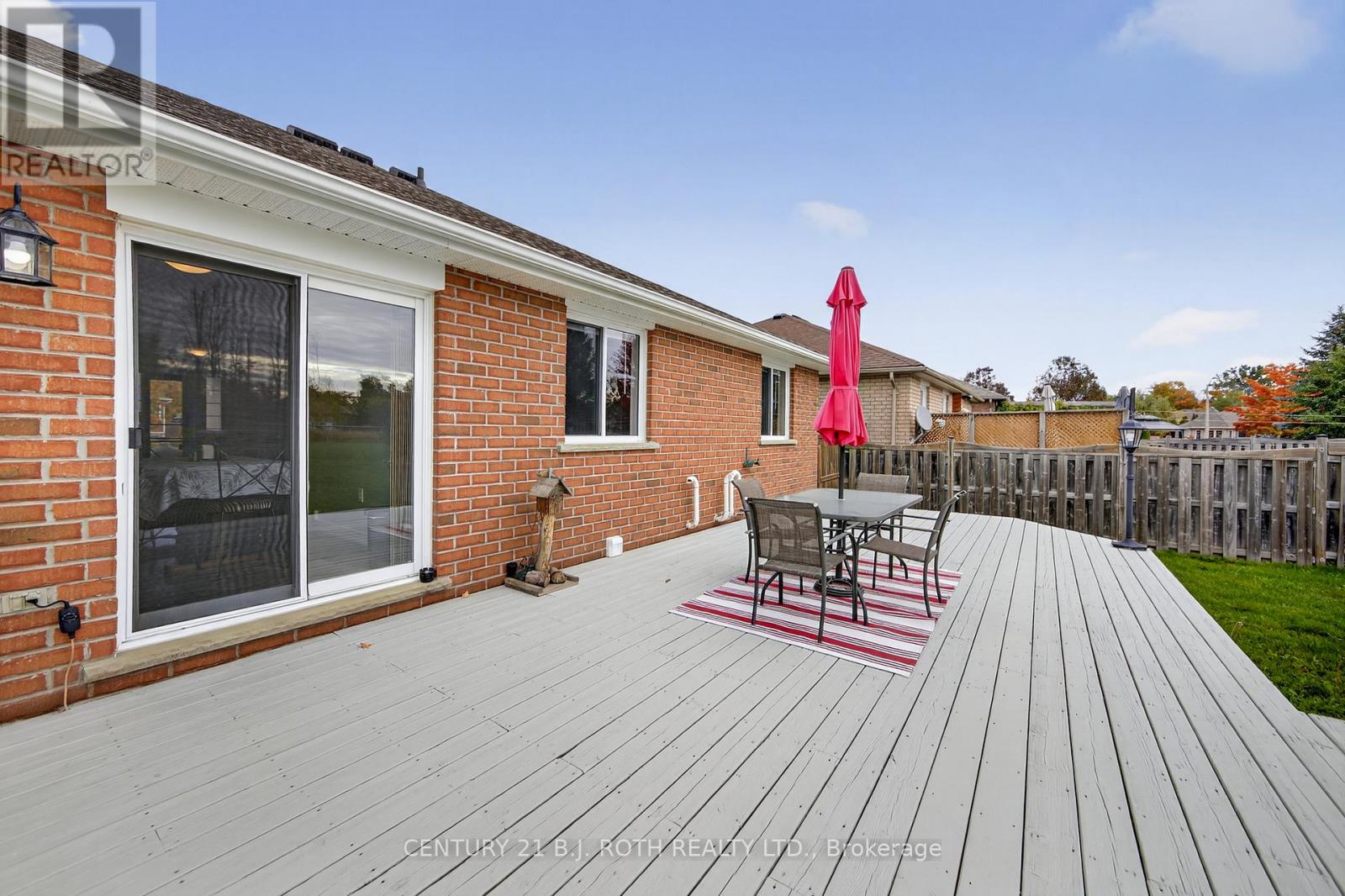 655 Glen Cedar Crescent, Innisfil, Ontario  L9S 2J5 - Photo 7 - N12464785