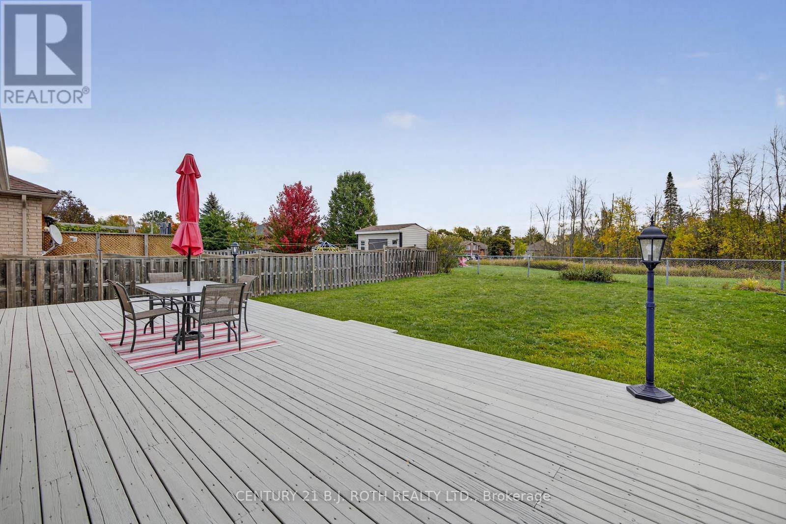 655 Glen Cedar Crescent, Innisfil, Ontario  L9S 2J5 - Photo 8 - N12464785