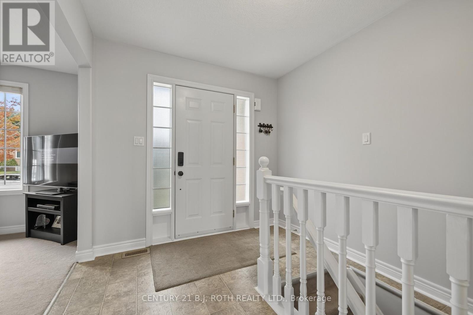 655 Glen Cedar Crescent, Innisfil, Ontario  L9S 2J5 - Photo 9 - N12464785