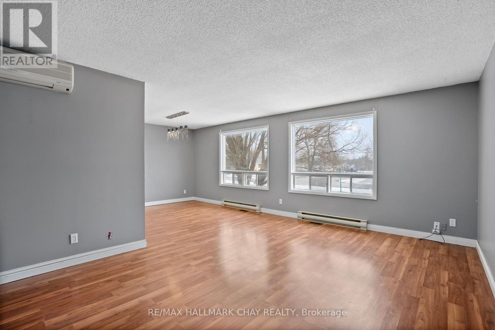 7481 County Road 91, Clearview, Ontario  L0M 1S0 - Photo 3 - S12464784