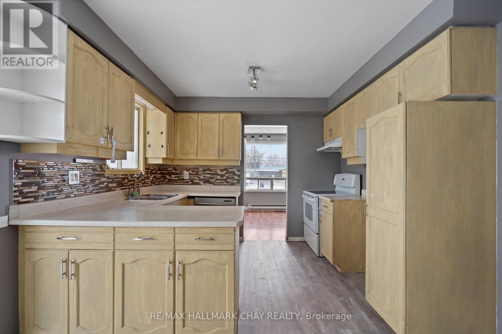 7481 County Road 91, Clearview, Ontario  L0M 1S0 - Photo 9 - S12464784