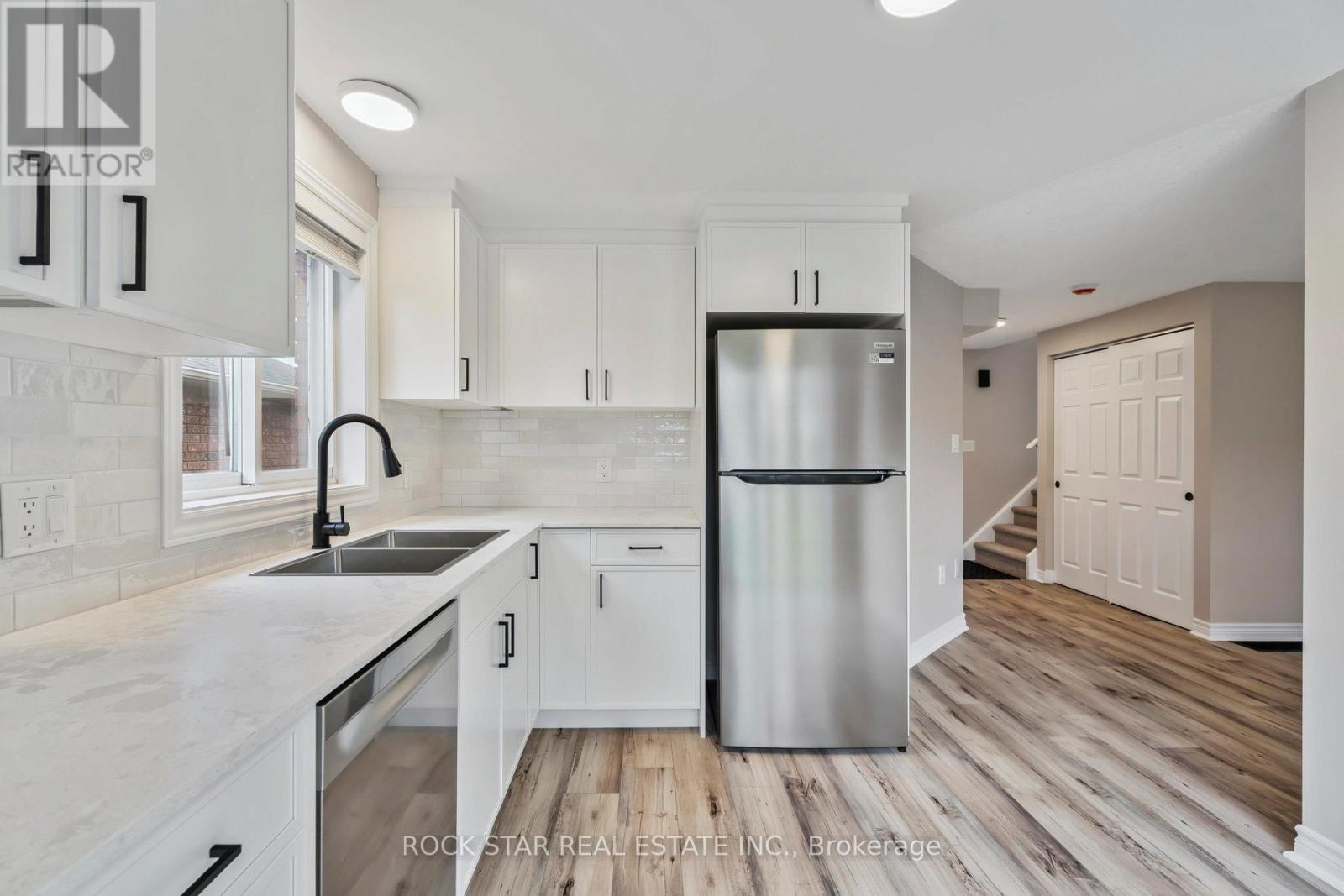 8 Ginger Drive, Barrie, Ontario  L4N 9Z2 - Photo 4 - S12464797