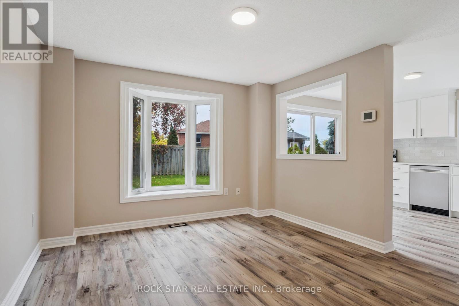 8 Ginger Drive, Barrie, Ontario  L4N 9Z2 - Photo 5 - S12464797