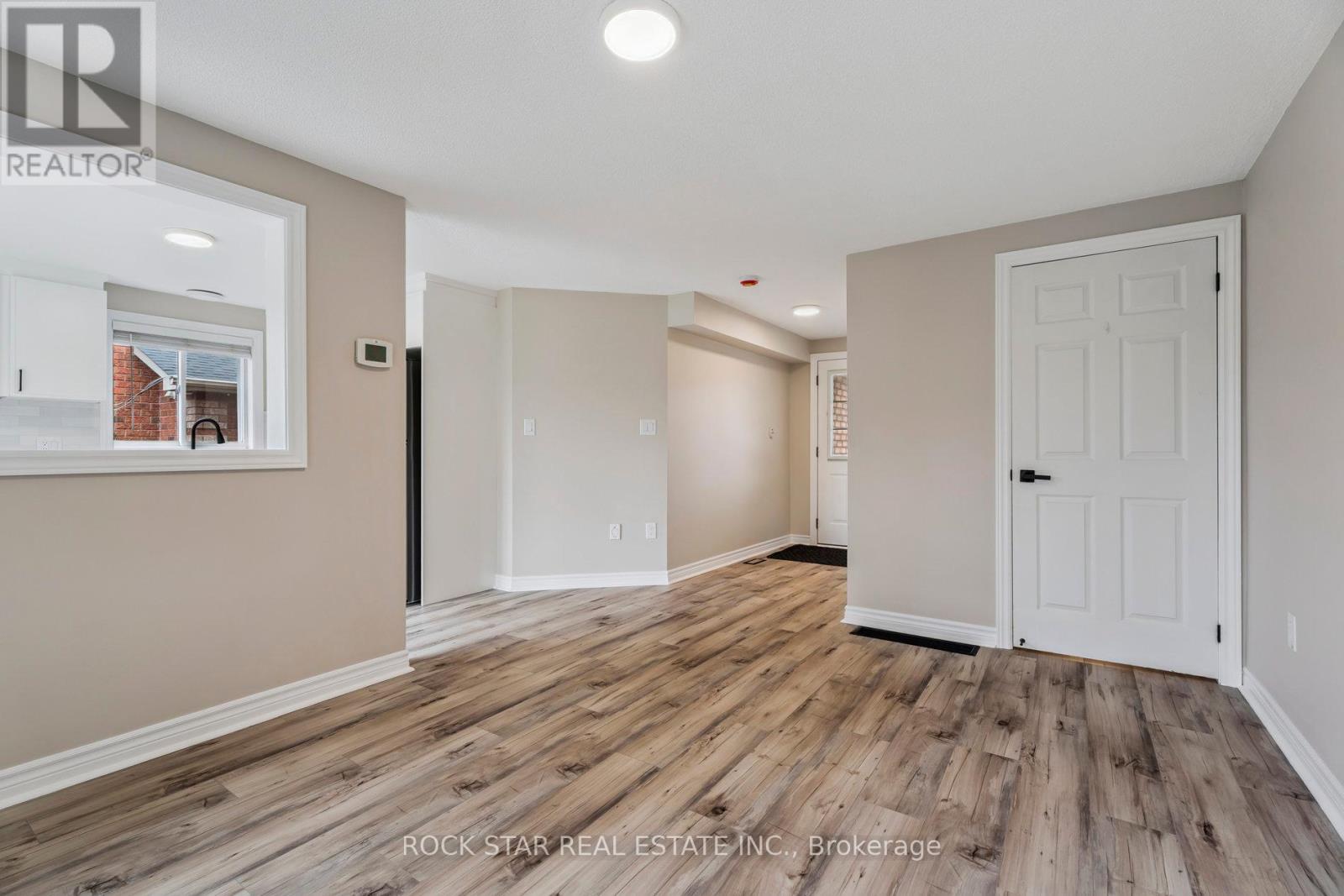 8 Ginger Drive, Barrie, Ontario  L4N 9Z2 - Photo 6 - S12464797