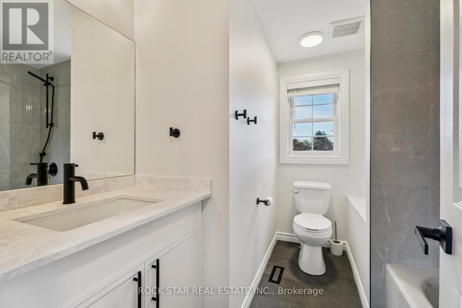 8 Ginger Drive, Barrie, Ontario  L4N 9Z2 - Photo 7 - S12464797