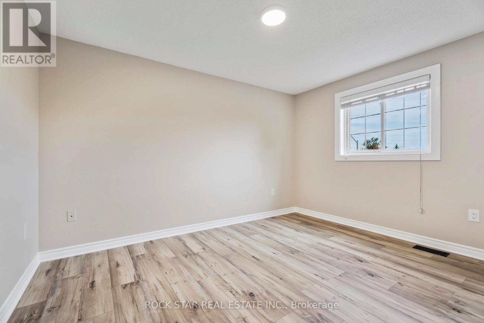 8 Ginger Drive, Barrie, Ontario  L4N 9Z2 - Photo 9 - S12464797