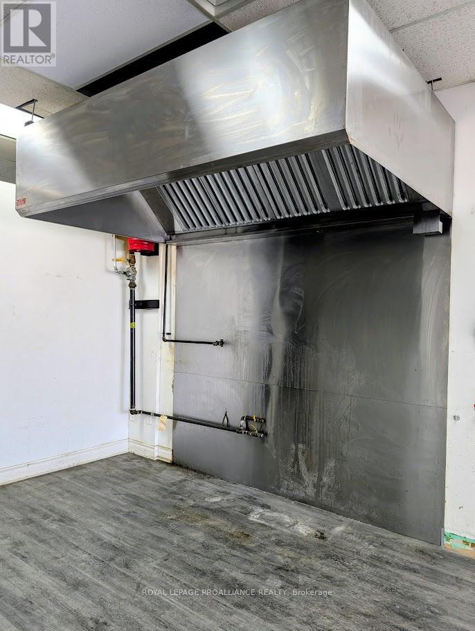 230 Charlotte Street, Peterborough, Ontario  K9J 2T8 - Photo 7 - X12464846