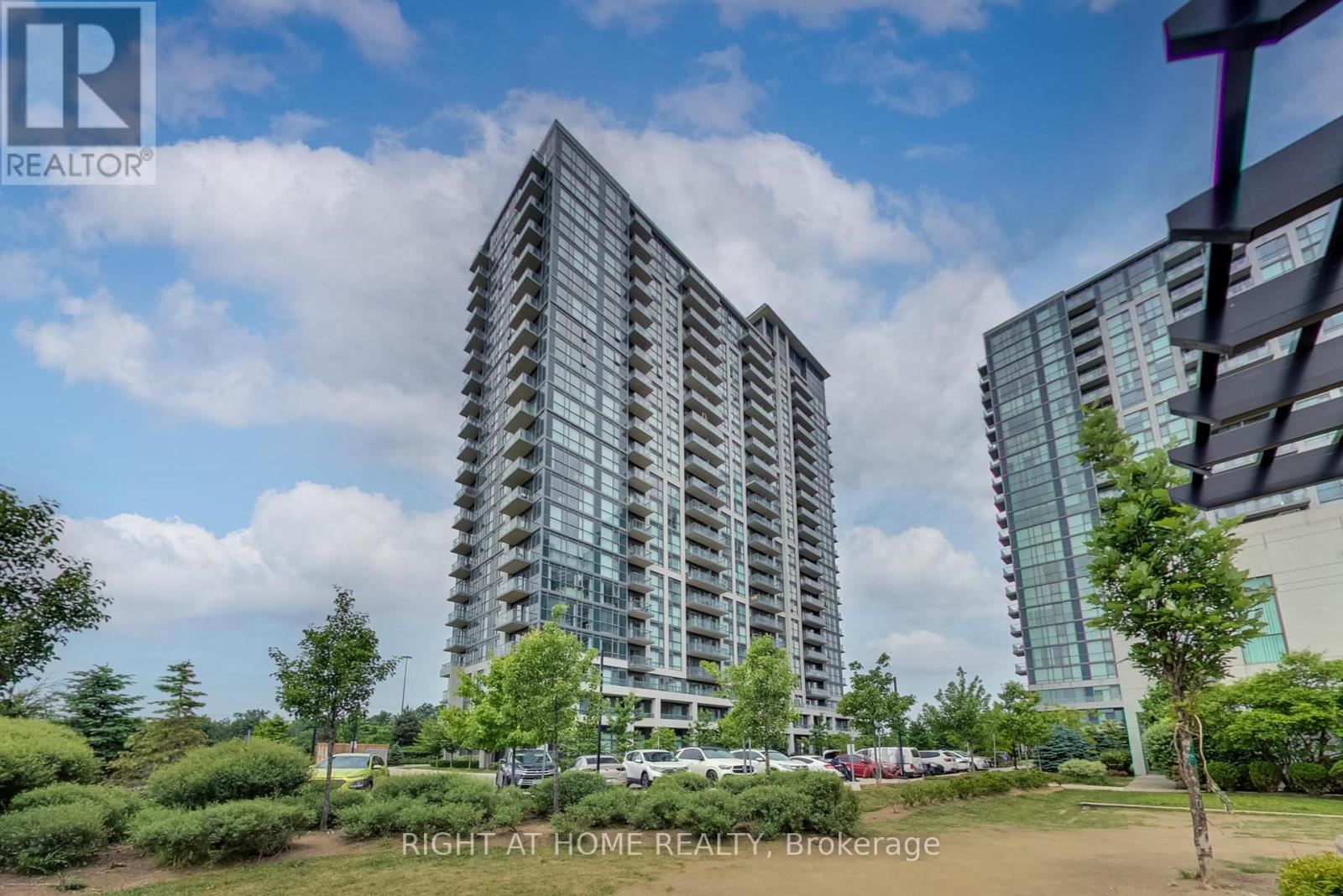 515 - 349 Rathburn Road W, Mississauga, Ontario  L5B 0G9 - Photo 1 - W12464774