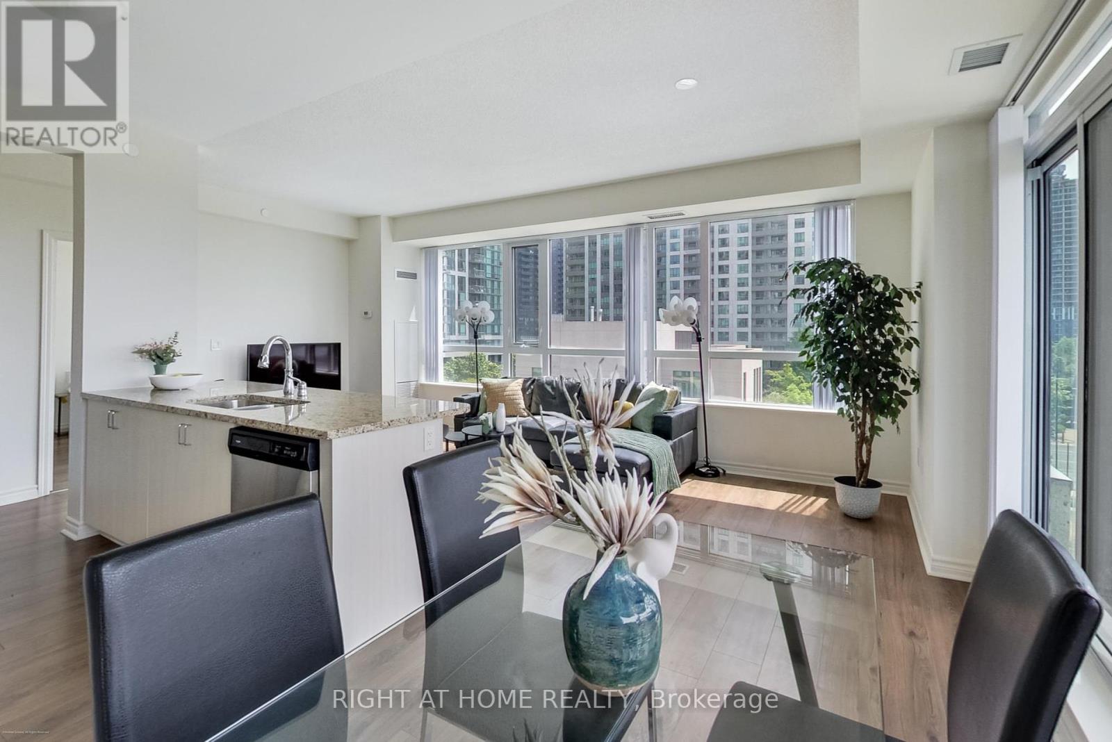 515 - 349 Rathburn Road W, Mississauga, Ontario  L5B 0G9 - Photo 12 - W12464774
