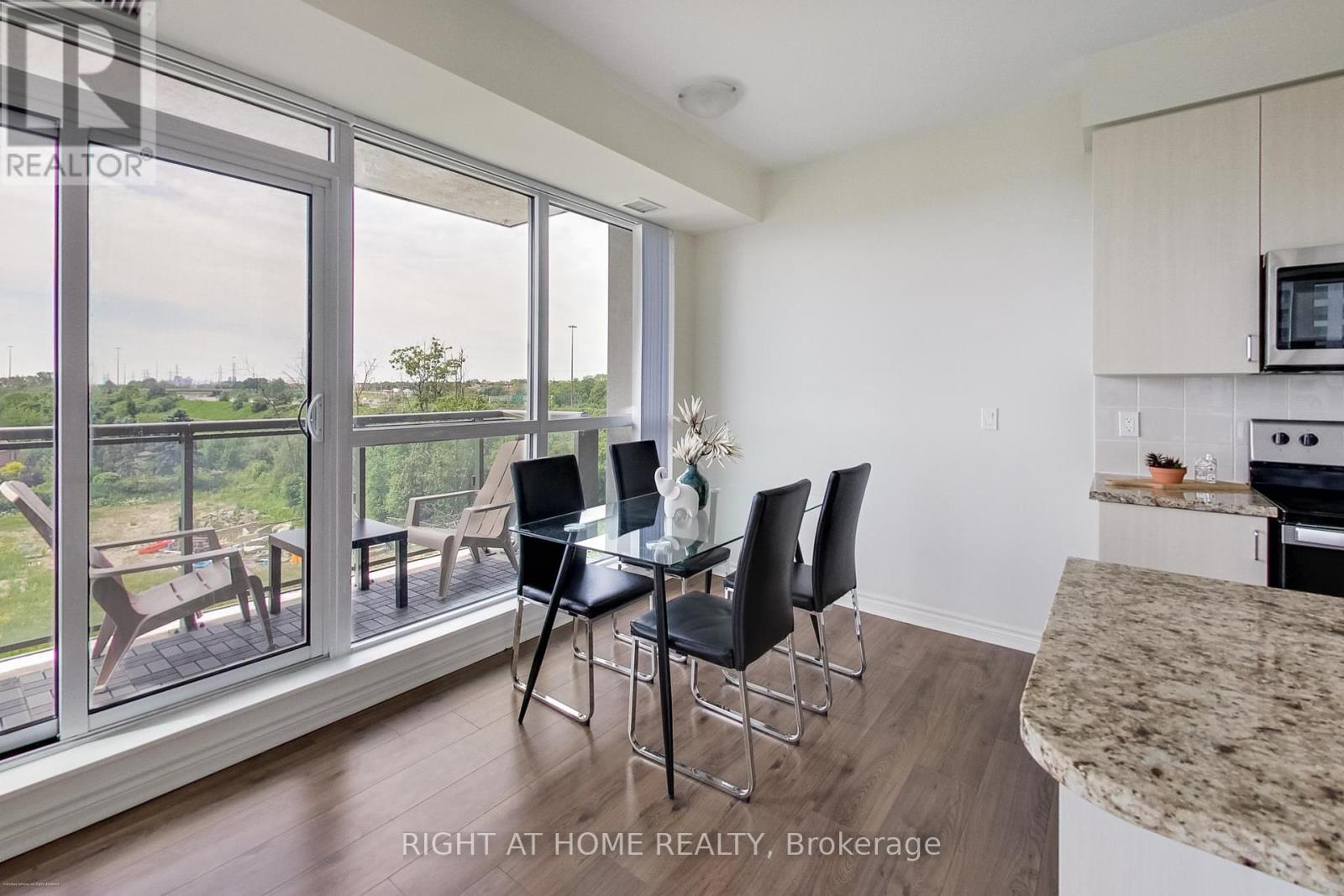 515 - 349 Rathburn Road W, Mississauga, Ontario  L5B 0G9 - Photo 14 - W12464774