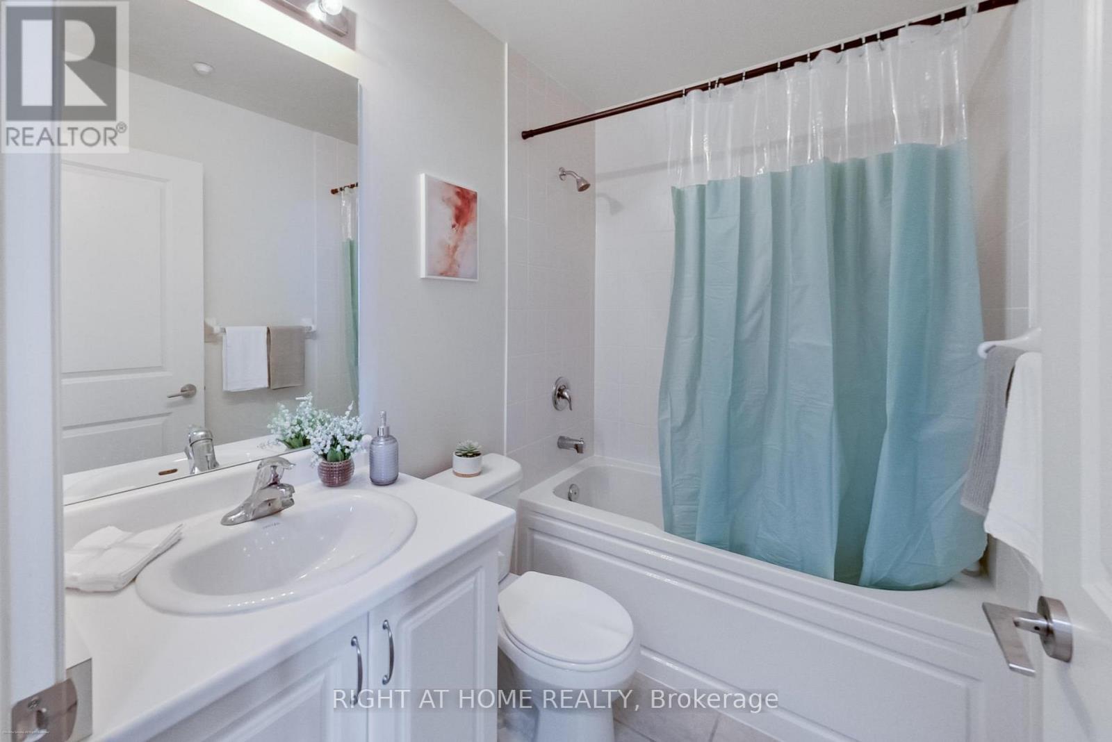 515 - 349 Rathburn Road W, Mississauga, Ontario  L5B 0G9 - Photo 17 - W12464774