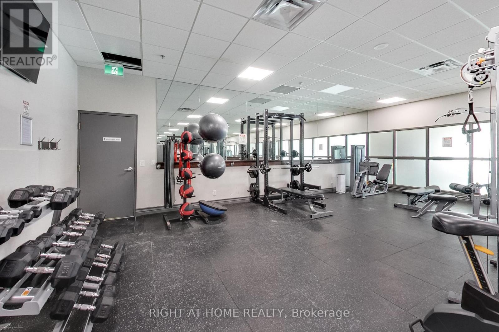 515 - 349 Rathburn Road W, Mississauga, Ontario  L5B 0G9 - Photo 27 - W12464774