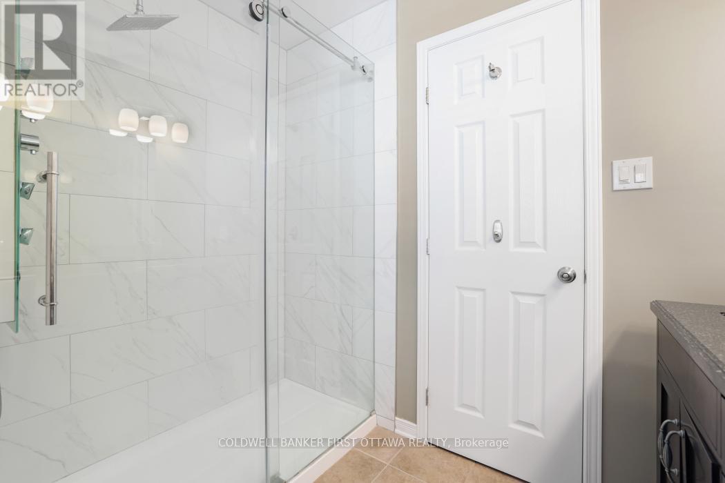 104 Streamside Crescent, Ottawa, Ontario  K2W 0A9 - Photo 34 - X12464832