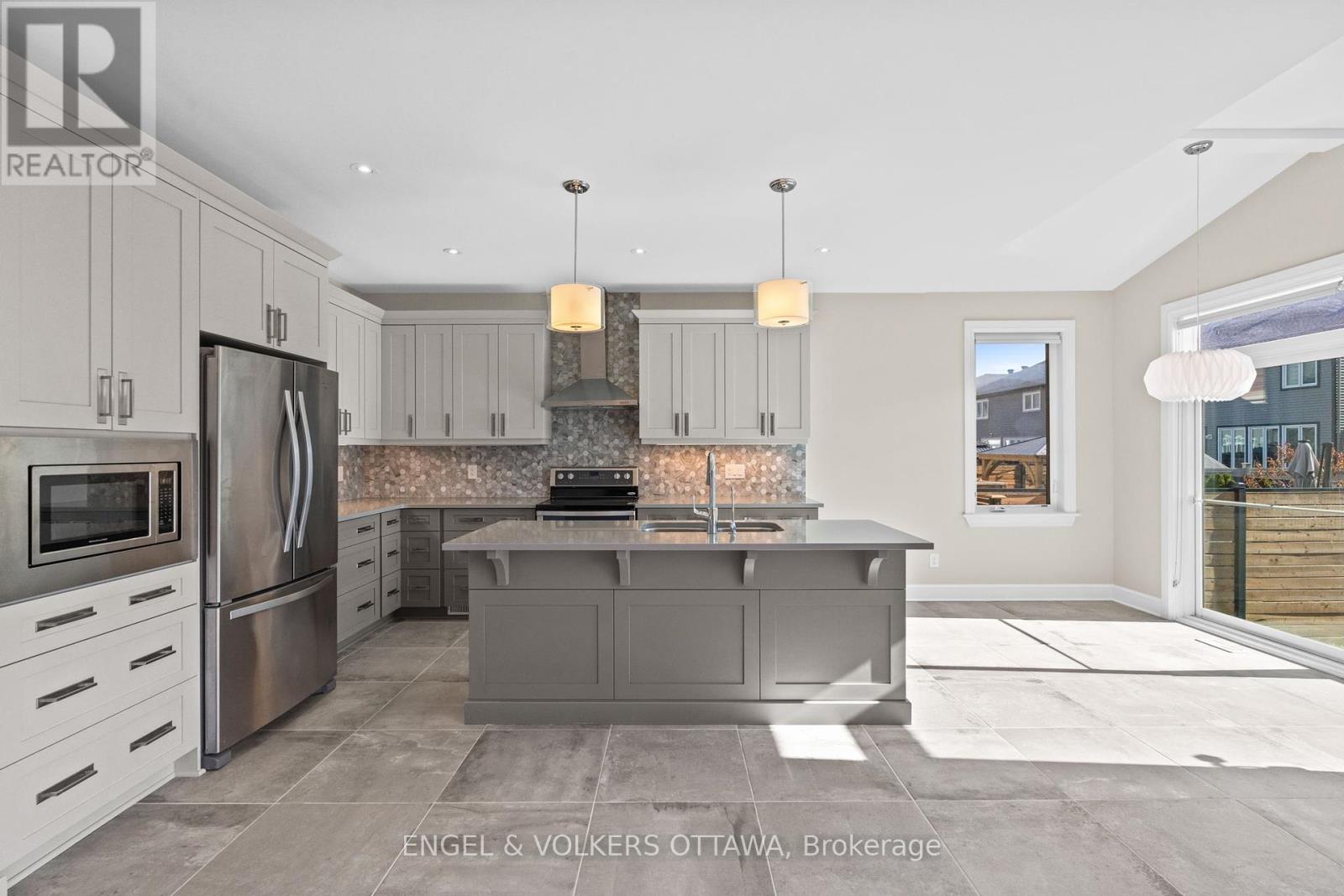 122 Helen Rapp Way, Ottawa, Ontario  K1T 0N4 - Photo 13 - X12464844