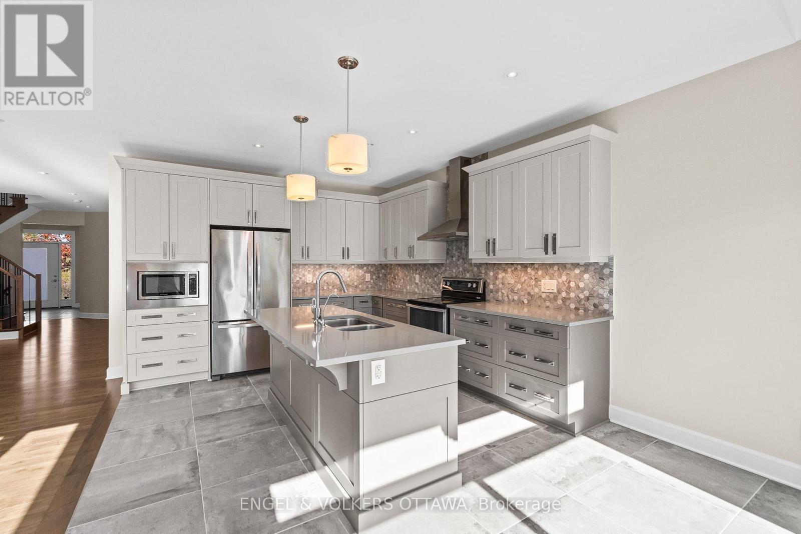 122 Helen Rapp Way, Ottawa, Ontario  K1T 0N4 - Photo 14 - X12464844