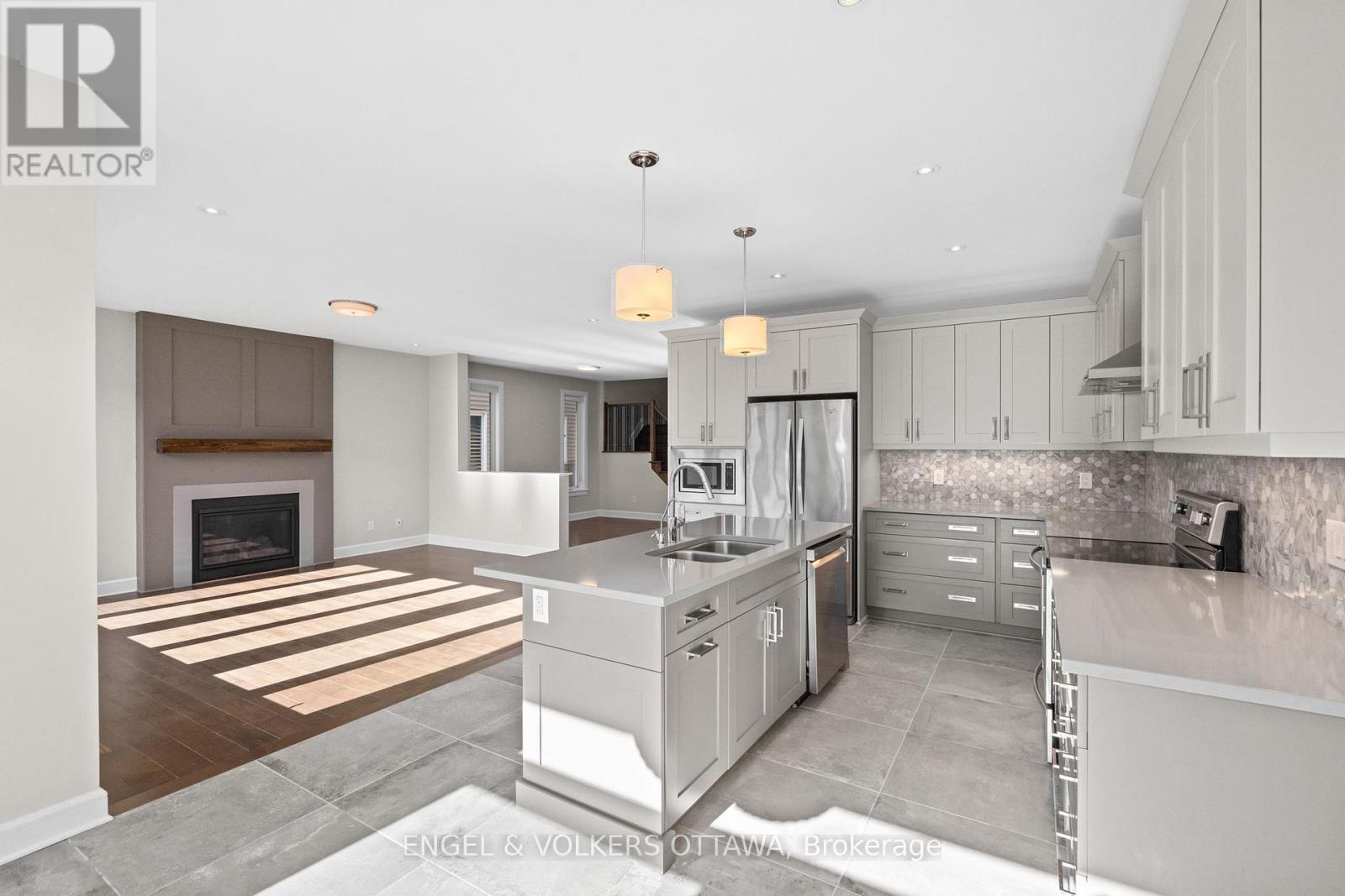 122 Helen Rapp Way, Ottawa, Ontario  K1T 0N4 - Photo 15 - X12464844
