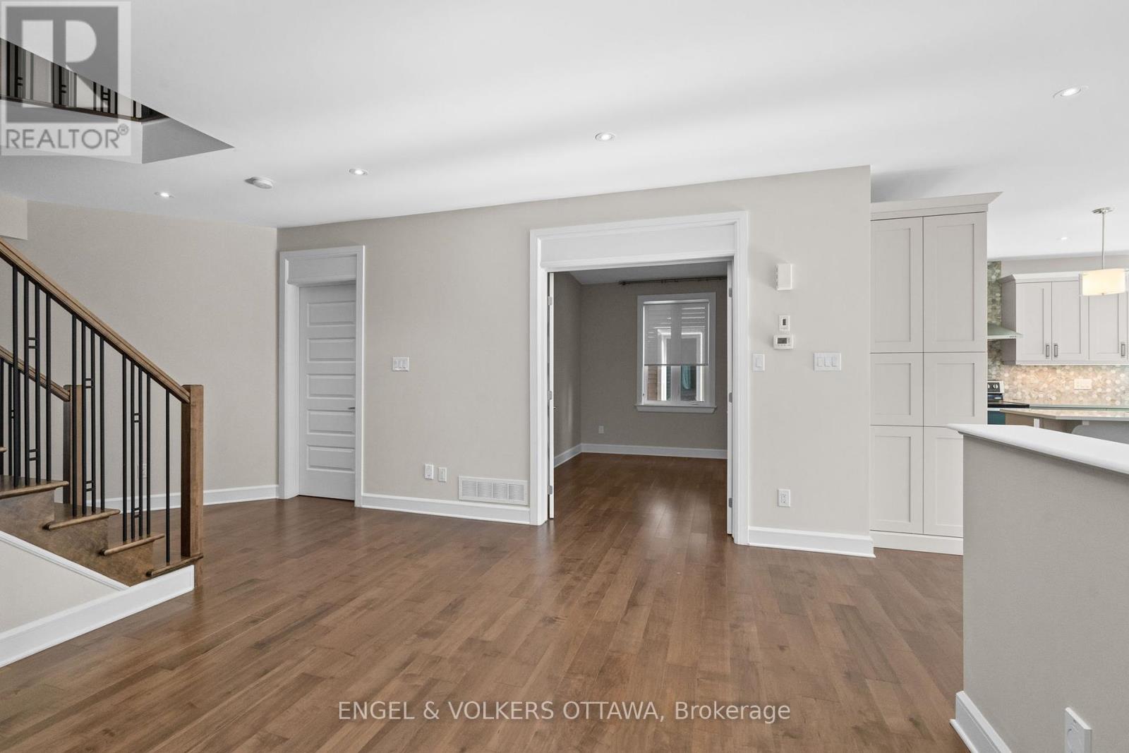 122 Helen Rapp Way, Ottawa, Ontario  K1T 0N4 - Photo 8 - X12464844
