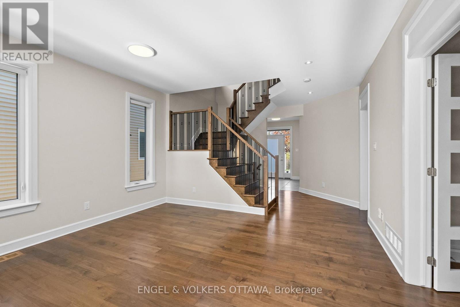 122 Helen Rapp Way, Ottawa, Ontario  K1T 0N4 - Photo 9 - X12464844